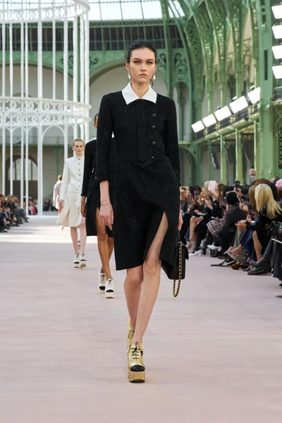 Look 18
